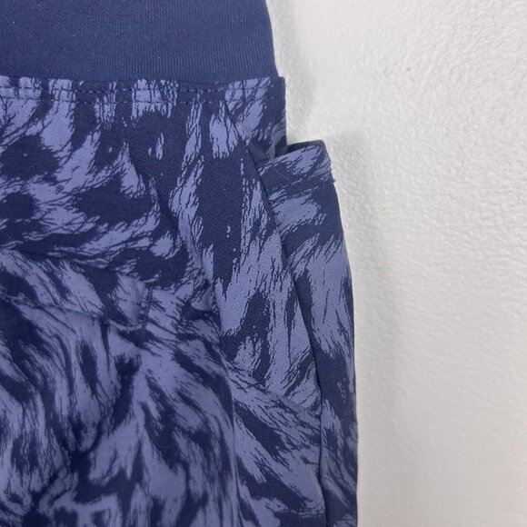 Athleta Trekkie North Shorts Women's 2 Navy Abstract Print Athleisure Outdoor - Picture 14 of 15
